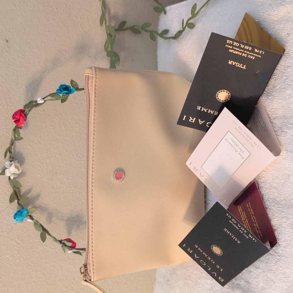 BVLGARI x EMIRATES Elegant Cosmetics Travel Pouch Bag w/ 3 Parfums Samples